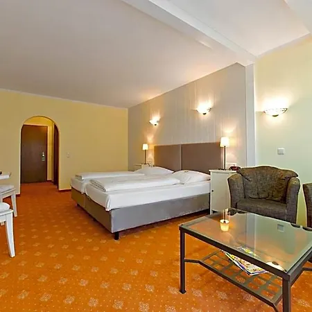 Otel Raeucherhansl Loiching