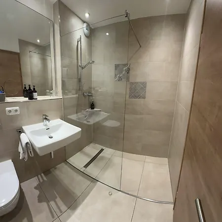 Raeucherhansl Szálloda 3*